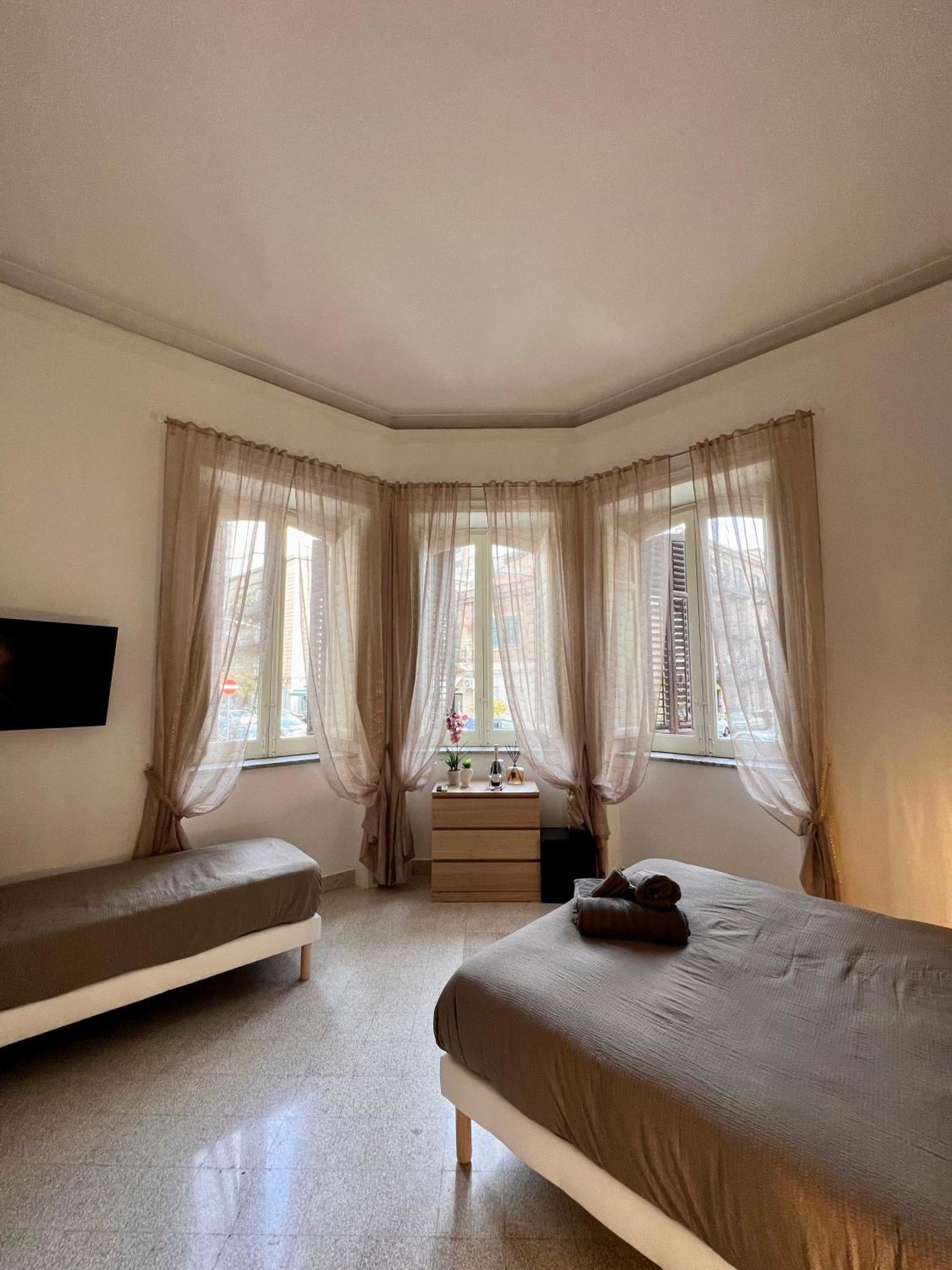 Aristocasa B&B Luxury Rooms ปาแลร์โม ภายนอก รูปภาพ